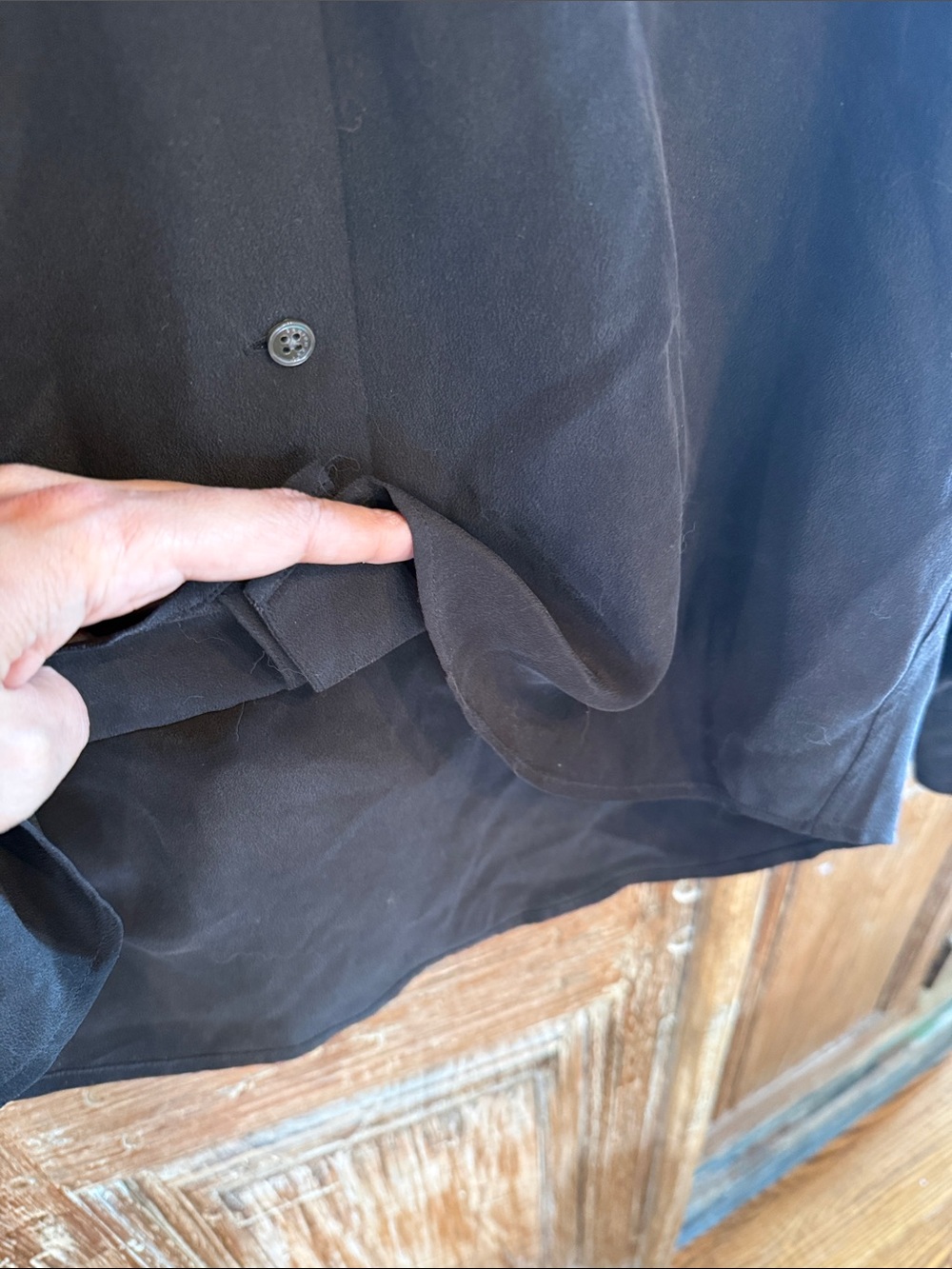 Equipment 100% silk Black Lightweight Button-Front Shirt - Picture 6 of 13